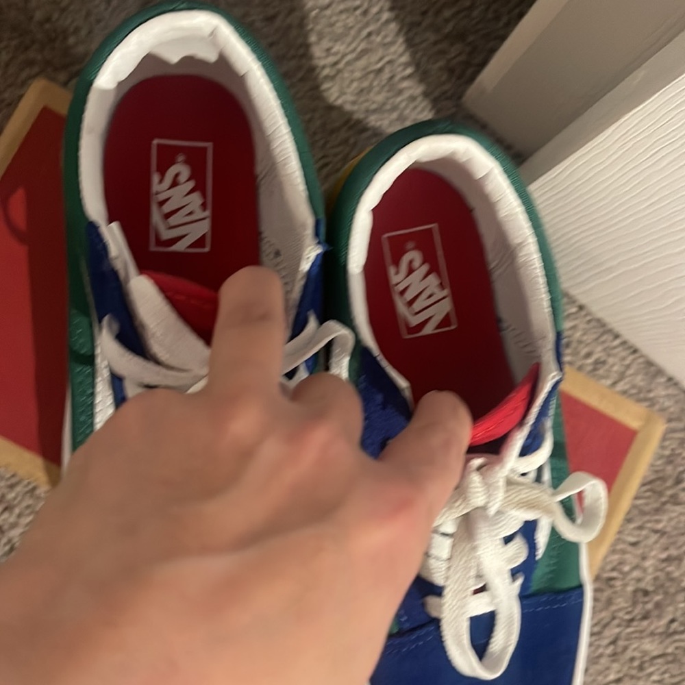 Vans - Picture 2 of 4